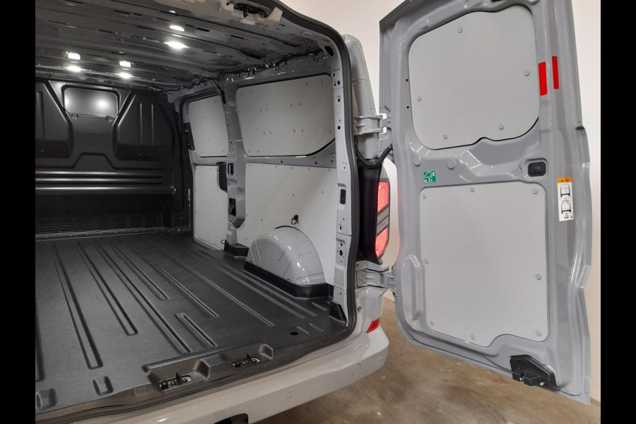 Ford Transit Custom 320 2.0 TDCI L2H1 Limited Automaat Climate control Parkeercamera Navigatie Cruise control Trekhaak 17" Lichtmetalen velgen Apple carplay Android auto