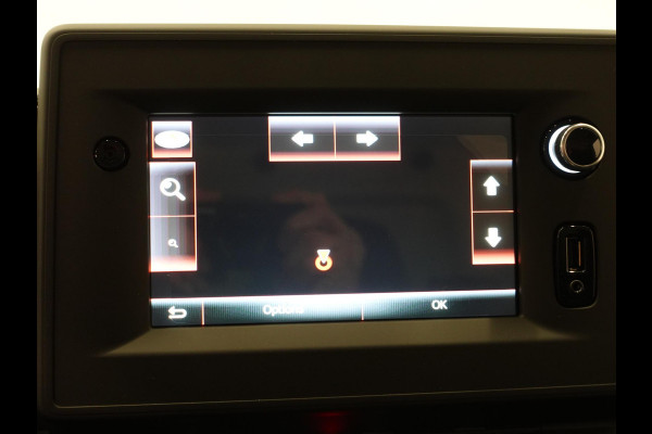 Renault Master T33 2.3 dCi 135PK L2H2 BPM VRIJ! Airco Cruise control Parkeersensoren Navigatie Trekhaak 3Zits Lat om lat Laadvloer Apple Carplay Android auto