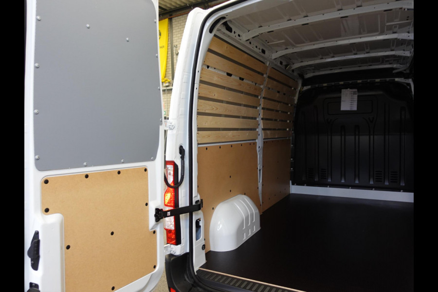 Renault Master T33 2.3 dCi 135PK L2H2 BPM VRIJ! Airco Cruise control Parkeersensoren Navigatie Trekhaak 3Zits Lat om lat Laadvloer Apple Carplay Android auto