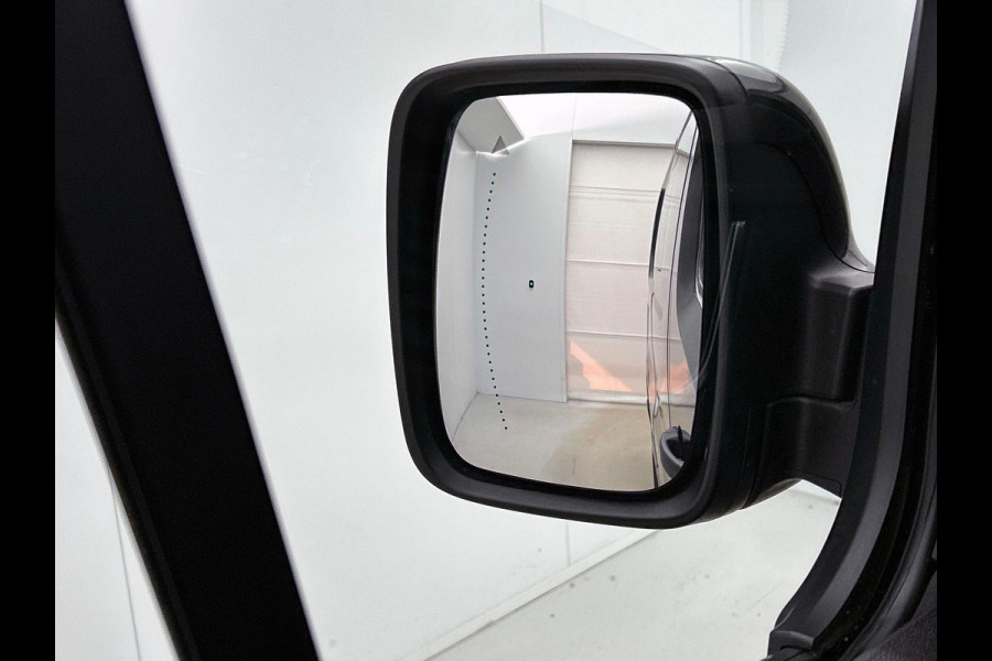 Renault Trafic 2.0 Blue dC1 150PK L2H1 Dubbele Cabine Automaat Navigatie Airco Lichtmetalen velgen Betimmering Trekhaak Camera Parkeer sensoren Dab