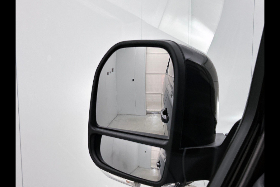 Ford Transit Custom 320 2.0 TDCI L2H1 Limited Automaat Climate control Stoelverwarming Navigatie Cruise control Trekhaak Lichtmetalen velgen Apple carplay Android auto