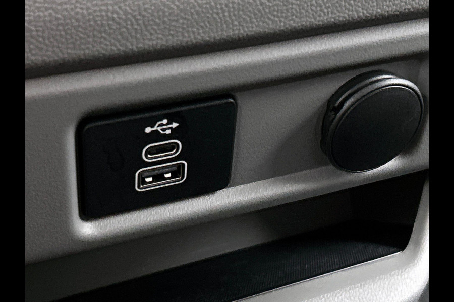 Ford Transit Custom 320 2.0 TDCI L2H1 Limited Automaat Climate control Stoelverwarming Navigatie Cruise control Trekhaak Lichtmetalen velgen Apple carplay Android auto