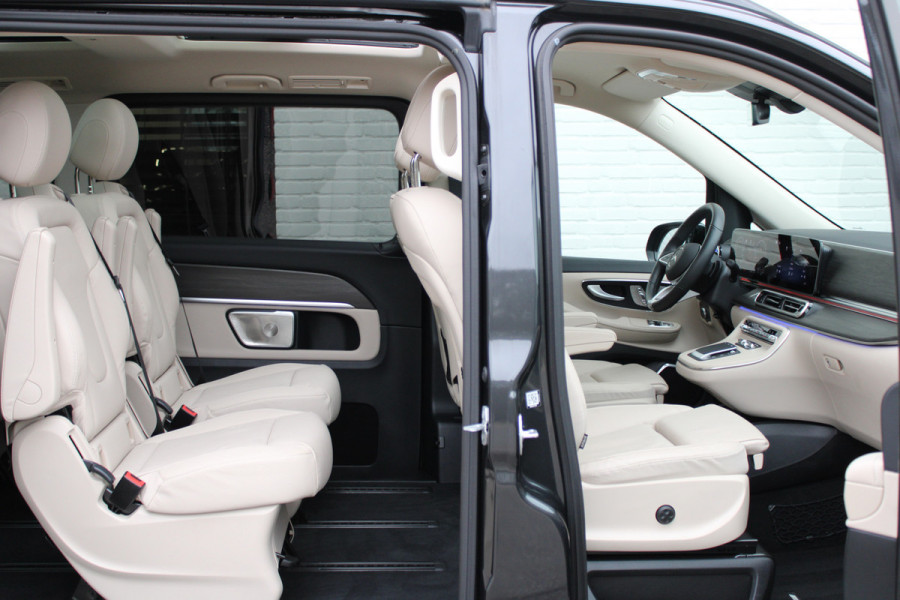 Mercedes-Benz V-Klasse 300d / AMG / 4-Matic / Luchtv / Panorama / Elec Stoel / 7-pers / Burmester / Vol Opties / NIEUWSTAAT