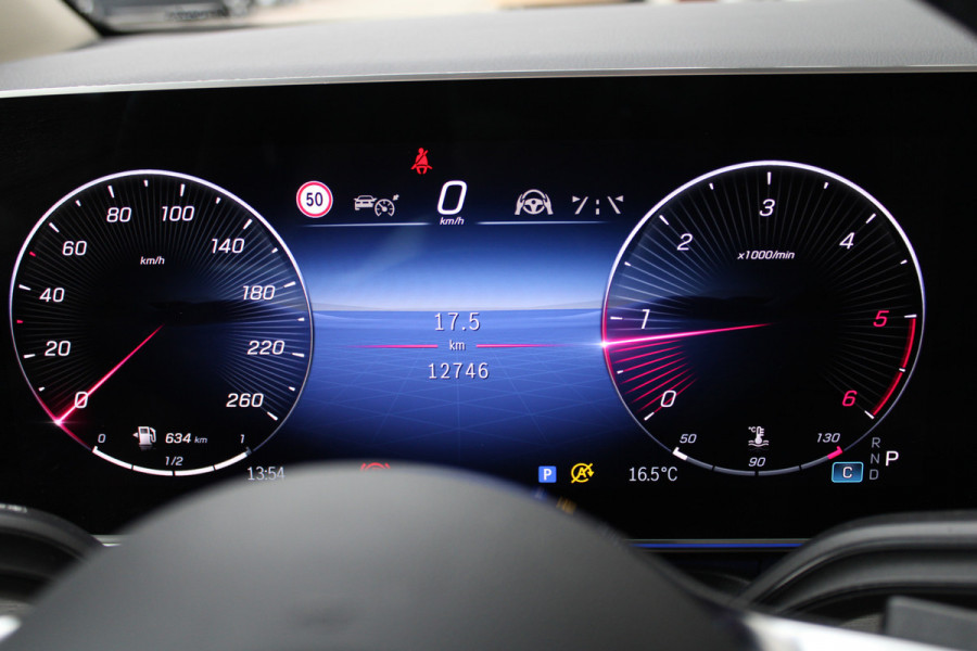 Mercedes-Benz V-Klasse 300d / AMG / 4-Matic / Luchtv / Panorama / Elec Stoel / 7-pers / Burmester / Vol Opties / NIEUWSTAAT