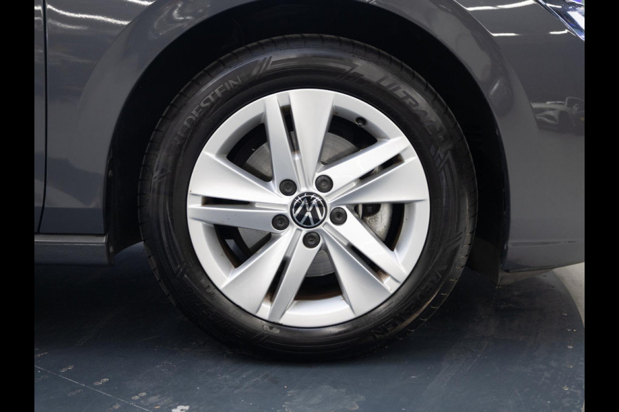 Volkswagen Golf Variant 1.0 TSI Life 110pk 6bak| Camera| 16'LM-velgen| stuur en voorstoelen verwarmd | Navigatie