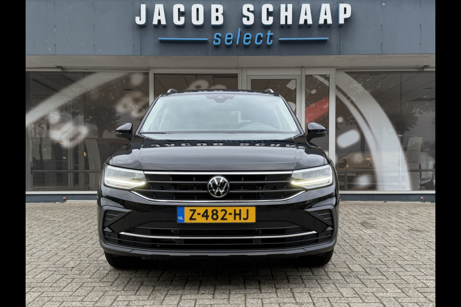 Volkswagen Tiguan 1.5 TSI Life / Automaat / Carplay / Trekhaak (1.800 KG) / Sensoren / Camera /