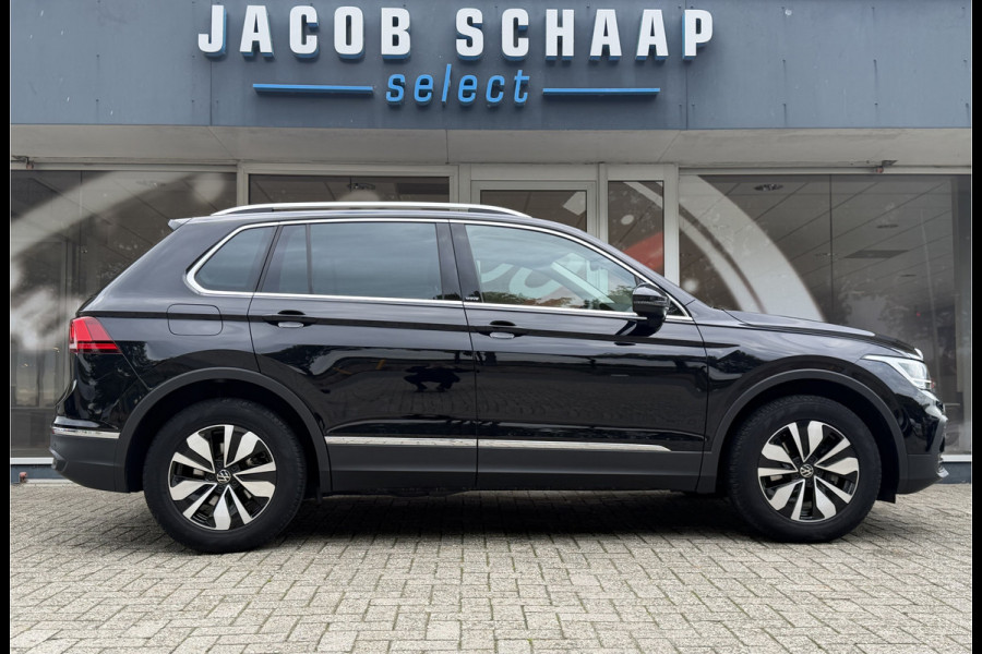 Volkswagen Tiguan 1.5 TSI Life / Automaat / Carplay / Trekhaak (1.800 KG) / Sensoren / Camera /