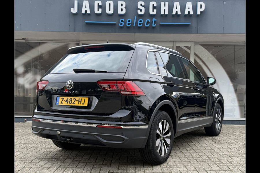 Volkswagen Tiguan 1.5 TSI Life / Automaat / Carplay / Trekhaak (1.800 KG) / Sensoren / Camera /