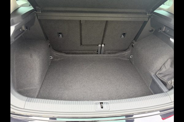 Volkswagen Tiguan 1.5 TSI Life / Automaat / Carplay / Trekhaak (1.800 KG) / Sensoren / Camera /
