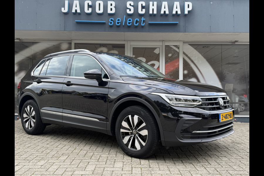 Volkswagen Tiguan 1.5 TSI Life / Automaat / Carplay / Trekhaak (1.800 KG) / Sensoren / Camera /