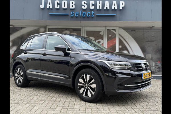 Volkswagen Tiguan 1.5 TSI Life / Automaat / Carplay / Trekhaak (1.800 KG) / Sensoren / Camera /