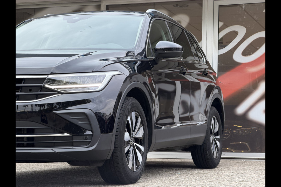 Volkswagen Tiguan 1.5 TSI Life / Automaat / Carplay / Trekhaak (1.800 KG) / Sensoren / Camera /