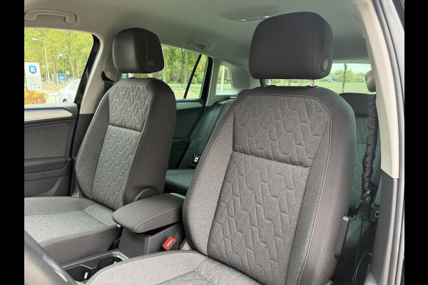 Volkswagen Tiguan 1.5 TSI Life / Automaat / Carplay / Trekhaak (1.800 KG) / Sensoren / Camera /