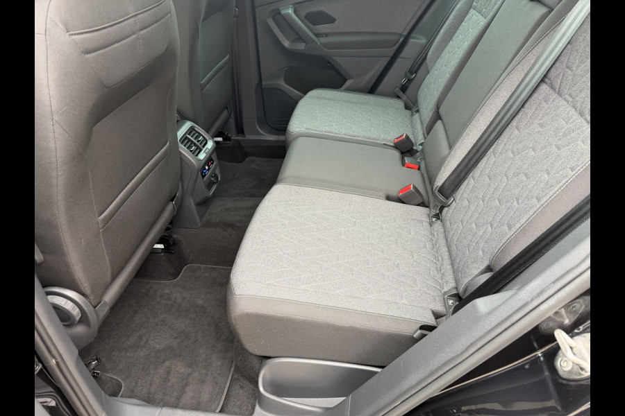 Volkswagen Tiguan 1.5 TSI Life / Automaat / Carplay / Trekhaak (1.800 KG) / Sensoren / Camera /