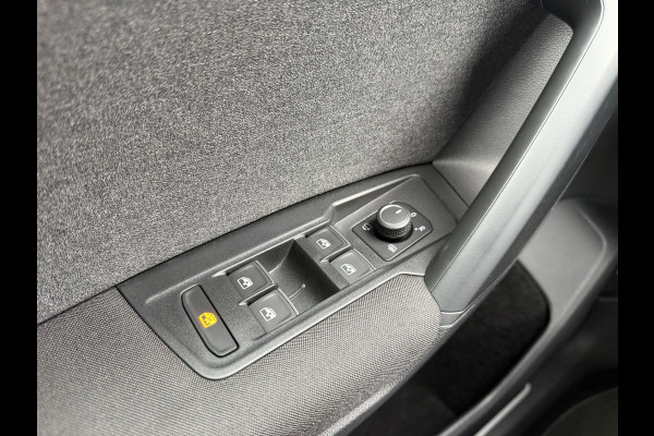 Volkswagen Tiguan 1.5 TSI Life / Automaat / Carplay / Trekhaak (1.800 KG) / Sensoren / Camera /