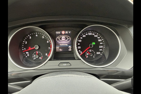 Volkswagen Tiguan 1.5 TSI Life / Automaat / Carplay / Trekhaak (1.800 KG) / Sensoren / Camera /