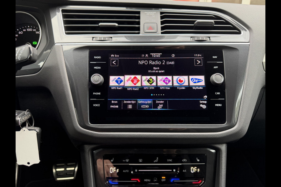 Volkswagen Tiguan 1.5 TSI Life / Automaat / Carplay / Trekhaak (1.800 KG) / Sensoren / Camera /