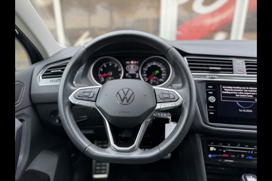 Volkswagen Tiguan 1.5 TSI Life / Automaat / Carplay / Trekhaak (1.800 KG) / Sensoren / Camera /