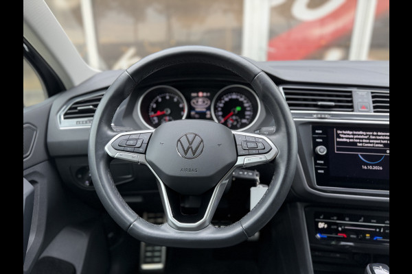 Volkswagen Tiguan 1.5 TSI Life / Automaat / Carplay / Trekhaak (1.800 KG) / Sensoren / Camera /