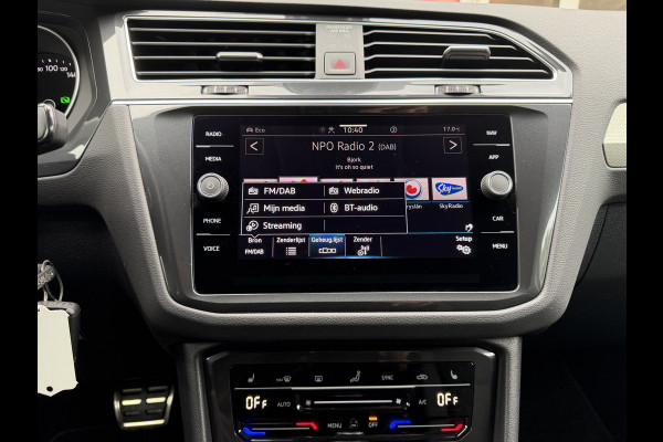 Volkswagen Tiguan 1.5 TSI Life / Automaat / Carplay / Trekhaak (1.800 KG) / Sensoren / Camera /