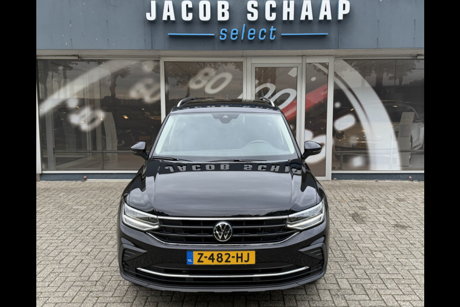 Volkswagen Tiguan 1.5 TSI Life / Automaat / Carplay / Trekhaak (1.800 KG) / Sensoren / Camera /