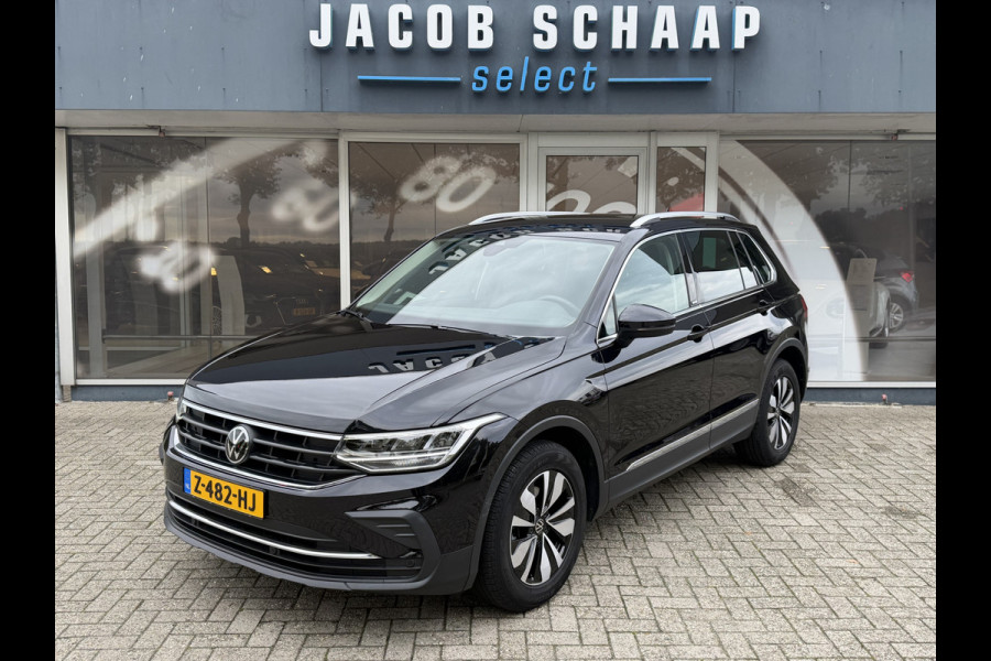 Volkswagen Tiguan 1.5 TSI Life / Automaat / Carplay / Trekhaak (1.800 KG) / Sensoren / Camera /