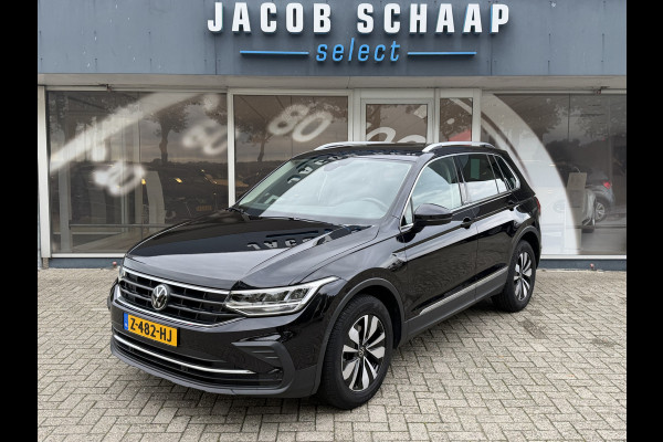 Volkswagen Tiguan 1.5 TSI Life / Automaat / Carplay / Trekhaak (1.800 KG) / Sensoren / Camera /