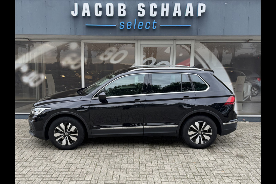 Volkswagen Tiguan 1.5 TSI Life / Automaat / Carplay / Trekhaak (1.800 KG) / Sensoren / Camera /