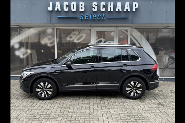 Volkswagen Tiguan 1.5 TSI Life / Automaat / Carplay / Trekhaak (1.800 KG) / Sensoren / Camera /