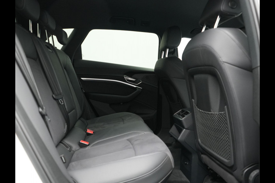 Audi Q8 e-tron 55 quattro S Line 114 kWh Dealer O.H | SOH 91,1% | | Trekhaak Afn. | Luchtvering | 360 Camera | Head Up | Adaptive Cruise | Matrix LED | Alcantara Sportstoelen Verwarmd | Apple Carplay | Keyless | Blis | Navigatie | Virtual | DAB | 20"L.M |