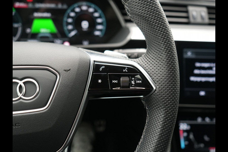 Audi Q8 e-tron 55 quattro S Line 114 kWh Dealer O.H | SOH 91,1% | | Trekhaak Afn. | Luchtvering | 360 Camera | Head Up | Adaptive Cruise | Matrix LED | Alcantara Sportstoelen Verwarmd | Apple Carplay | Keyless | Blis | Navigatie | Virtual | DAB | 20"L.M |