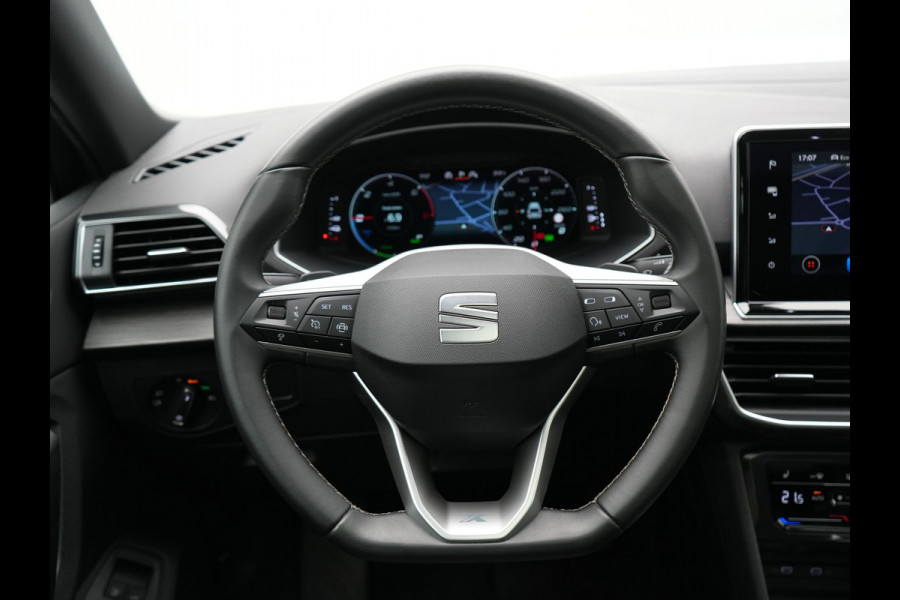 Seat Tarraco 1.4 TSI e-Hybrid Xcellence PHEV 245pk Dealer O.H. | SOH 91,7% | | Panodak | Adaptive Cruise | 360 Camera | Sfeerverlichting | Voorstoelen Verwarmd | Keyless | Blis | Apple Carplay | Navigatie | DAB | Plug In Hybrid |