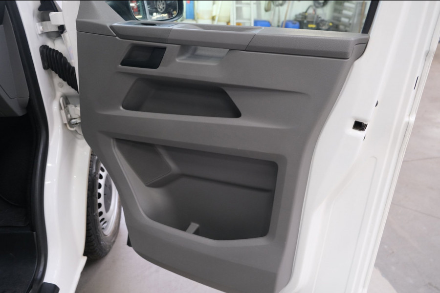 Volkswagen Transporter 2.0 TDI L2H2 30 - Airco, Cruise, PDC, Carplay, Inrichting, Imperiaal, Standkachel, Trekhaak.