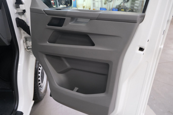 Volkswagen Transporter 2.0 TDI L2H2 30 - Airco, Cruise, PDC, Carplay, Inrichting, Imperiaal, Standkachel, Trekhaak.