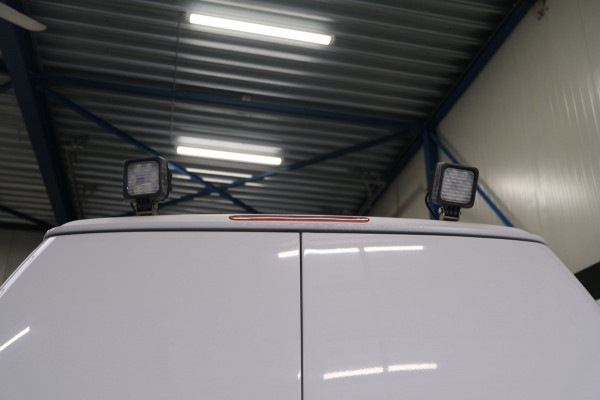 Volkswagen Transporter 2.0 TDI L2H2 30 - Airco, Cruise, PDC, Carplay, Inrichting, Imperiaal, Standkachel, Trekhaak.