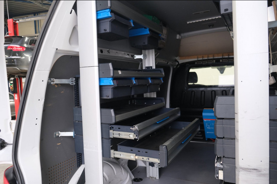 Volkswagen Transporter 2.0 TDI L2H2 30 - Airco, Cruise, PDC, Carplay, Inrichting, Imperiaal, Standkachel, Trekhaak.