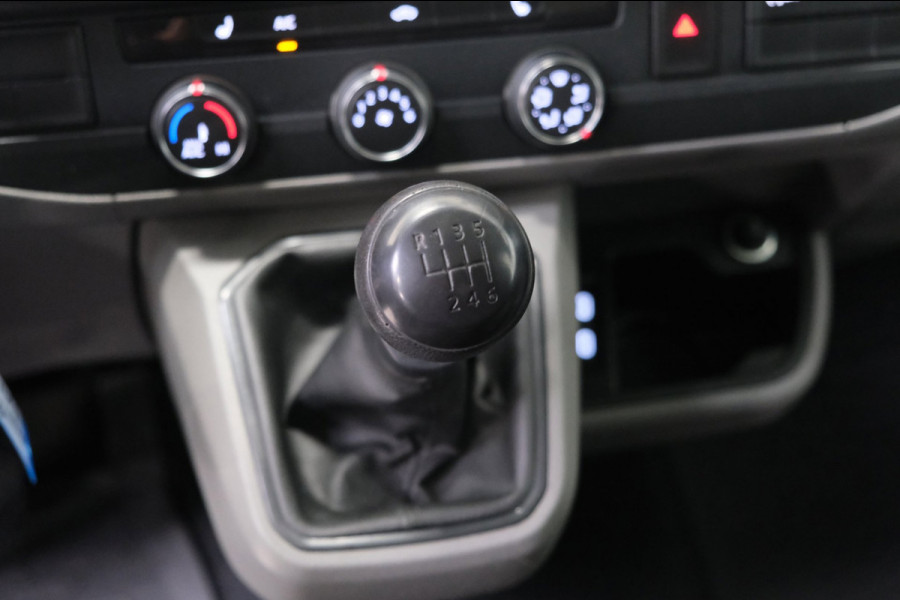 Volkswagen Transporter 2.0 TDI L2H2 30 - Airco, Cruise, PDC, Carplay, Inrichting, Imperiaal, Standkachel, Trekhaak.