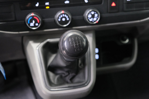 Volkswagen Transporter 2.0 TDI L2H2 30 - Airco, Cruise, PDC, Carplay, Inrichting, Imperiaal, Standkachel, Trekhaak.