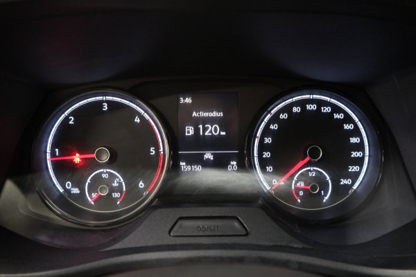 Volkswagen Transporter 2.0 TDI L2H2 30 - Airco, Cruise, PDC, Carplay, Inrichting, Imperiaal, Standkachel, Trekhaak.