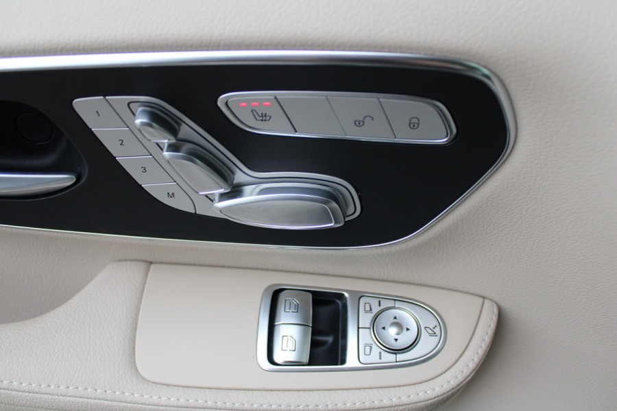 Mercedes-Benz V-Klasse 300d / AMG / DC / 4-Matic / Luchtv / Panorama / Elec Stoel / Burmester / Vol Opties / NIEUWSTAAT