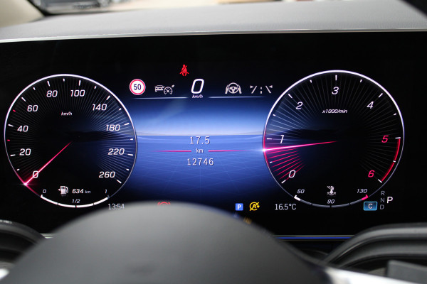 Mercedes-Benz V-Klasse 300d / AMG / DC / 4-Matic / Luchtv / Panorama / Elec Stoel / Burmester / Vol Opties / NIEUWSTAAT