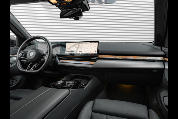 BMW i5 Touring eDrive40 M-Sport - Head-Up - ACC - Adaptive LED