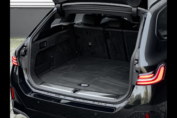 BMW i5 Touring eDrive40 M-Sport - Head-Up - ACC - Adaptive LED