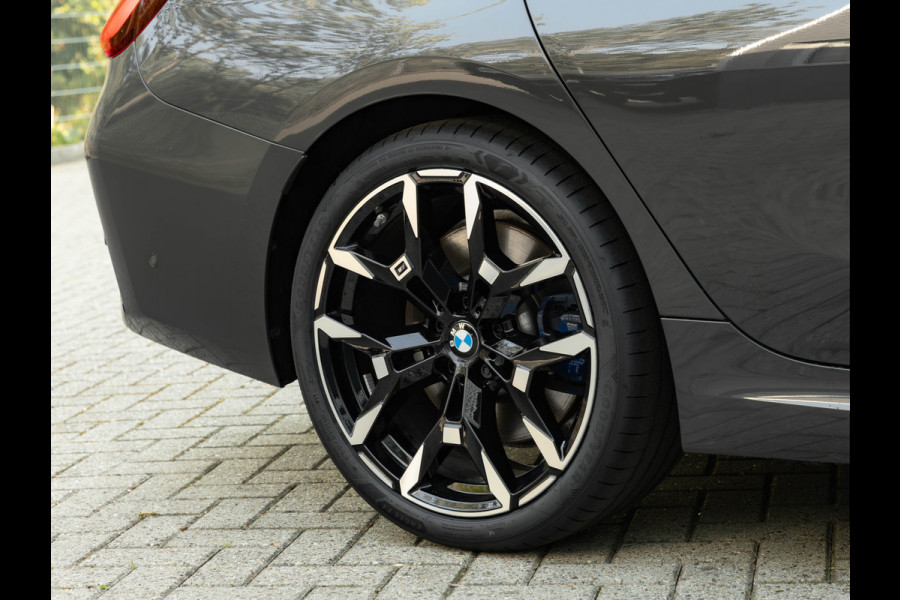 BMW 3 Serie Touring M340i xDrive - Pano - Head-up - Individual ''Dravit Grau'' - M Adaptief Onderstel