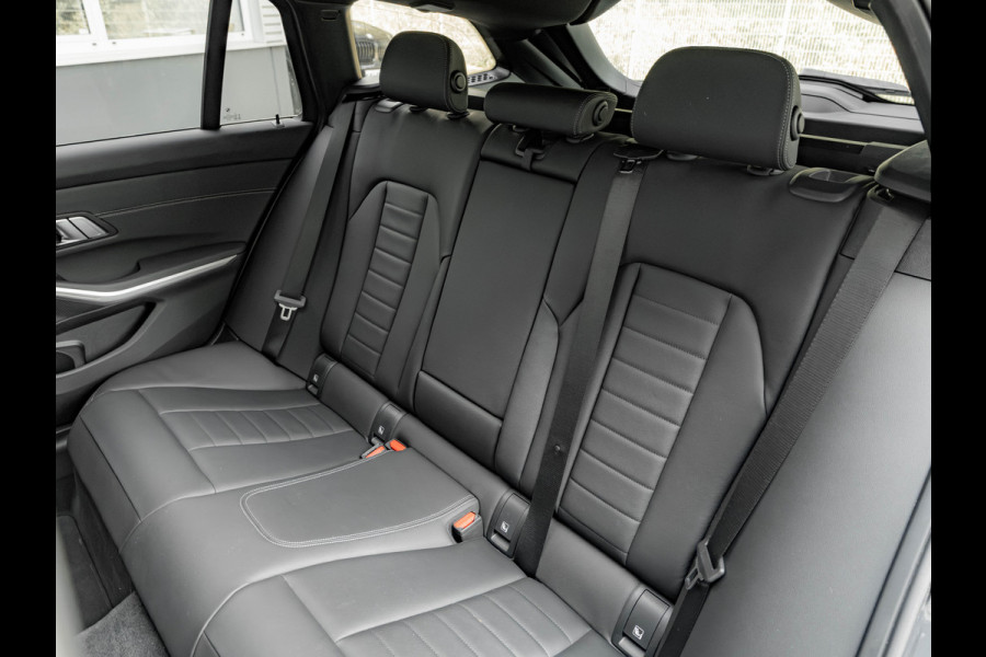 BMW 3 Serie Touring M340i xDrive - Pano - Head-up - Individual ''Dravit Grau'' - M Adaptief Onderstel