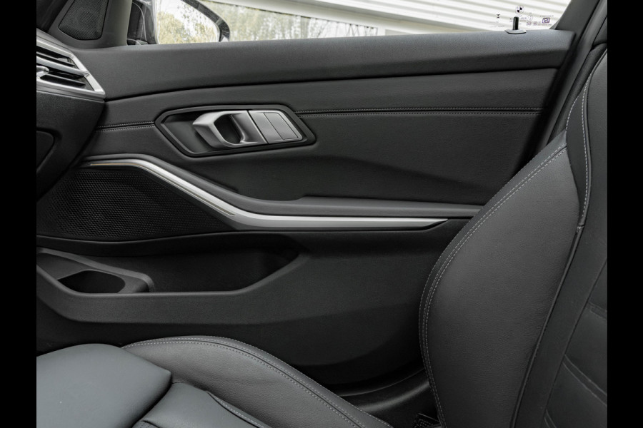 BMW 3 Serie Touring M340i xDrive - Pano - Head-up - Individual ''Dravit Grau'' - M Adaptief Onderstel