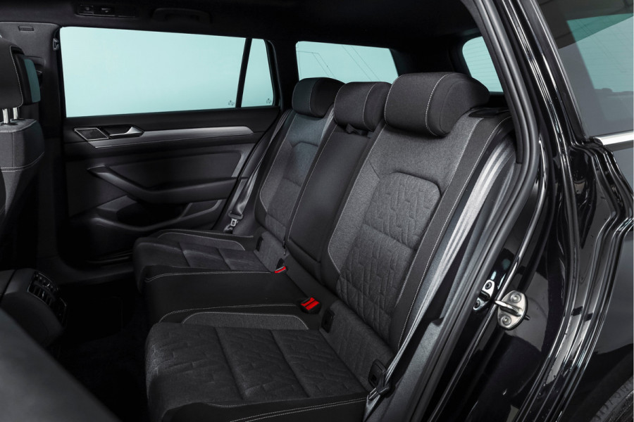 Volkswagen Passat Variant 1.4 TSI PHEV GTE Business Org. NL. | Dig. Cockpit | Adapt. Cruise | Stoelverw. | PDC | Camera | NAV + Carplay/Android | Elek. Klep | LM 18" |