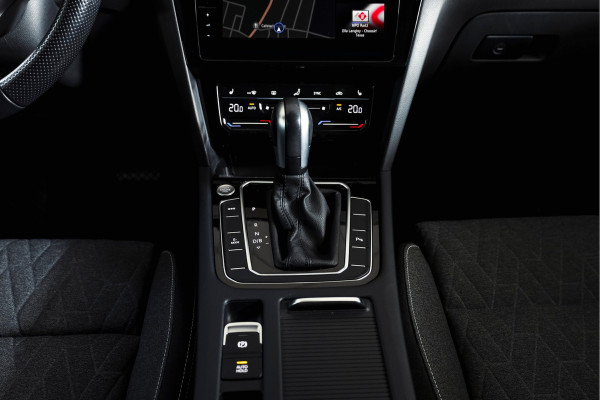 Volkswagen Passat Variant 1.4 TSI PHEV GTE Business Org. NL. | Dig. Cockpit | Adapt. Cruise | Stoelverw. | PDC | Camera | NAV + Carplay/Android | Elek. Klep | LM 18" |