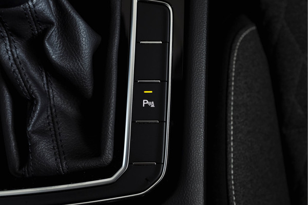Volkswagen Passat Variant 1.4 TSI PHEV GTE Business Org. NL. | Dig. Cockpit | Adapt. Cruise | Stoelverw. | PDC | Camera | NAV + Carplay/Android | Elek. Klep | LM 18" |
