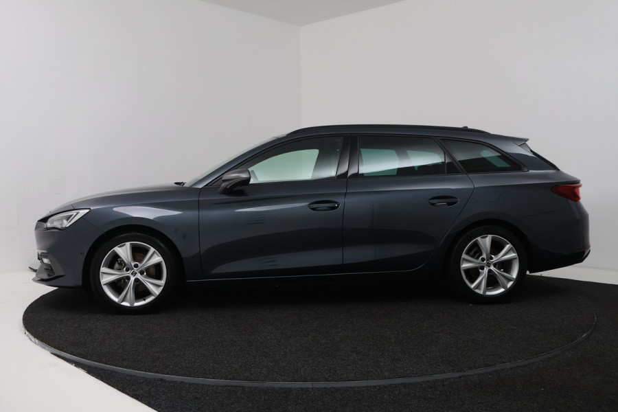 Seat Leon Sportstourer 1.5 TSI Style Business Intense (TREKHAAK, STOEL/STUUR VERWARMING, CARPLAY)
